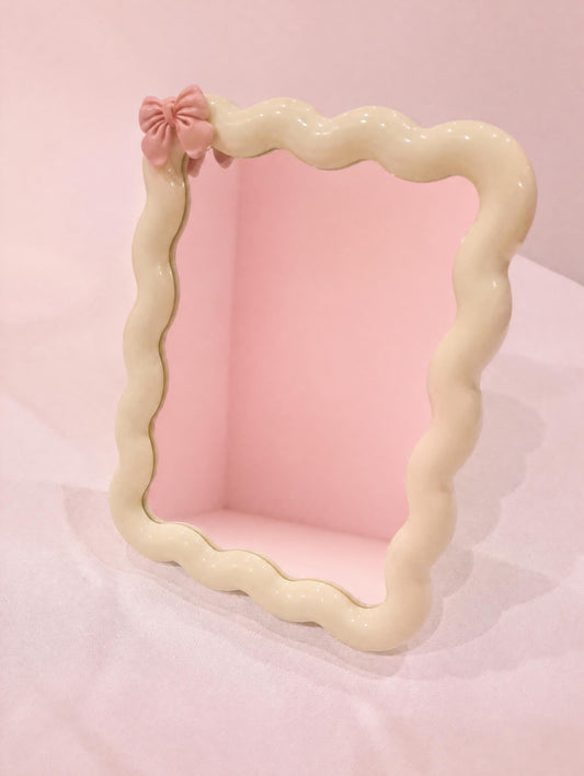 Bow mirror